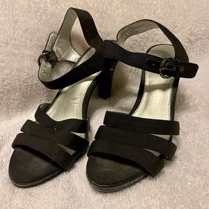 Liz Claiborne Black Shoes - Size 7 1/2 M - Sandal strap heels.